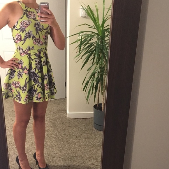 Floral yellow skater dress - Picture 4 of 4